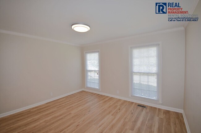 Building Photo - 2107 Londonderry Dr