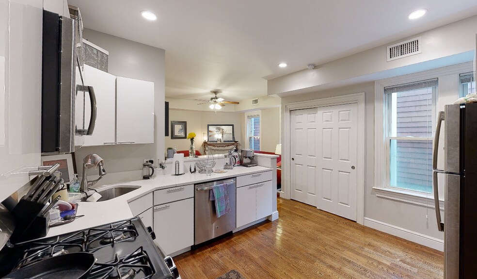 Apt 1 - 167 Hampshire St