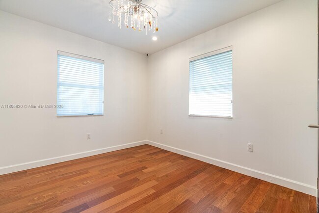 Building Photo - 1130 Lugo Ave