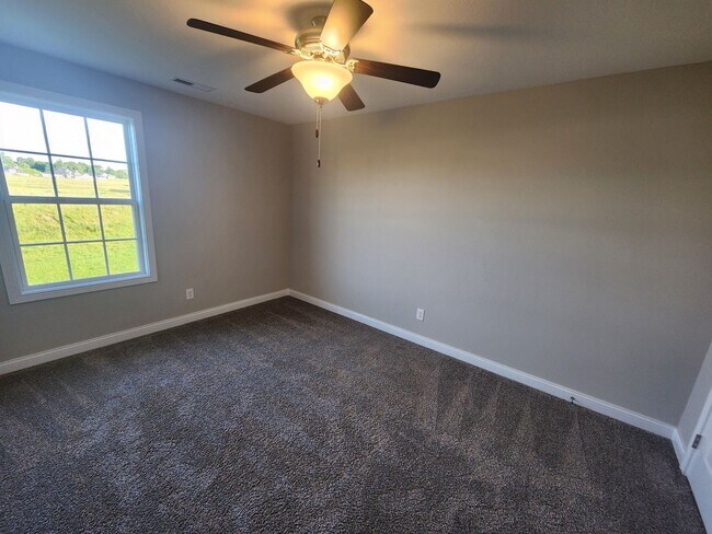 Building Photo - Practically Brand New!