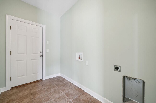 Building Photo - Welcome to Windmill Meadows!