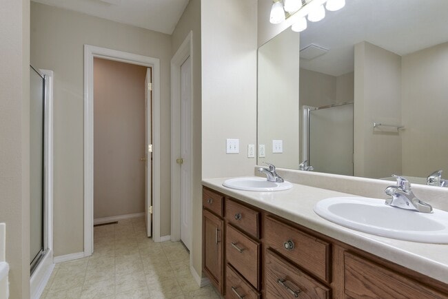 Building Photo - 325 Tall Oaks Dr