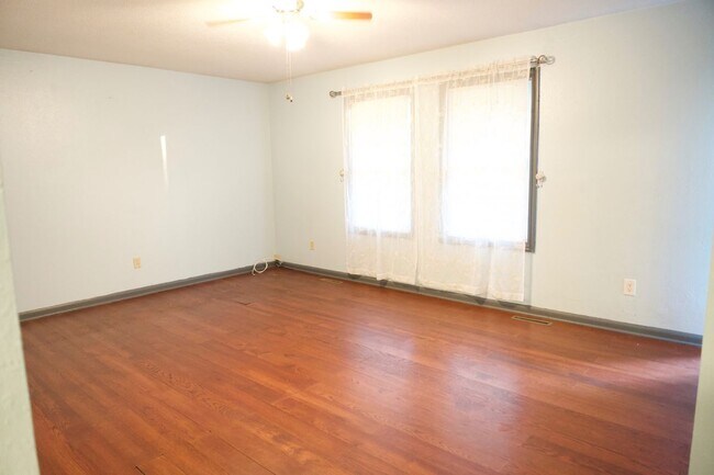 Building Photo - 1515 N 75 Dr