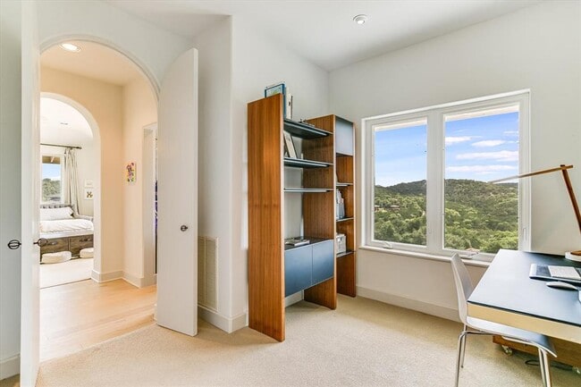 Building Photo - 5304 Scenic View Dr