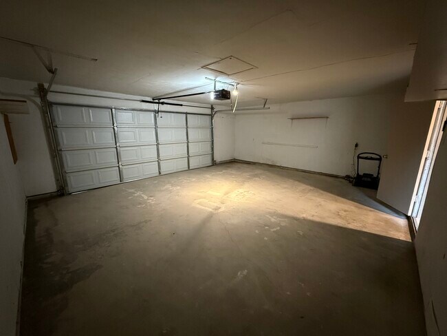 Building Photo - 1221 Holt Ave