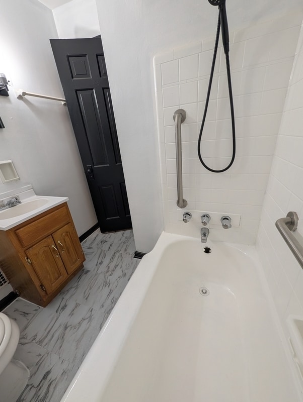 Building Photo - 722 Kenwick Rd