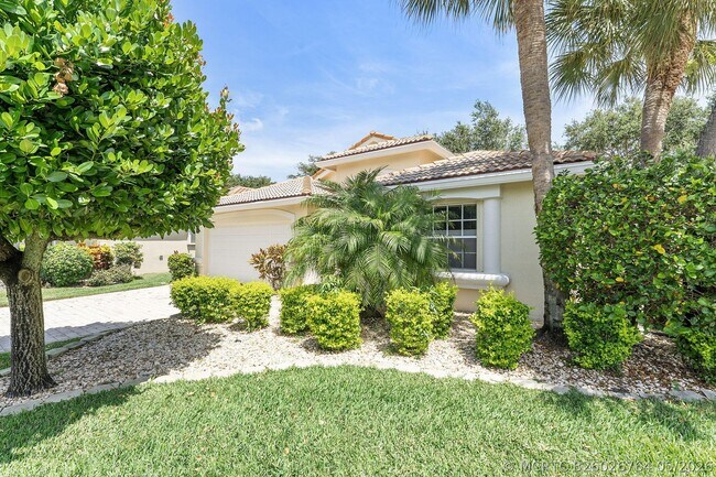 Building Photo - 6887 Viale Elizabeth