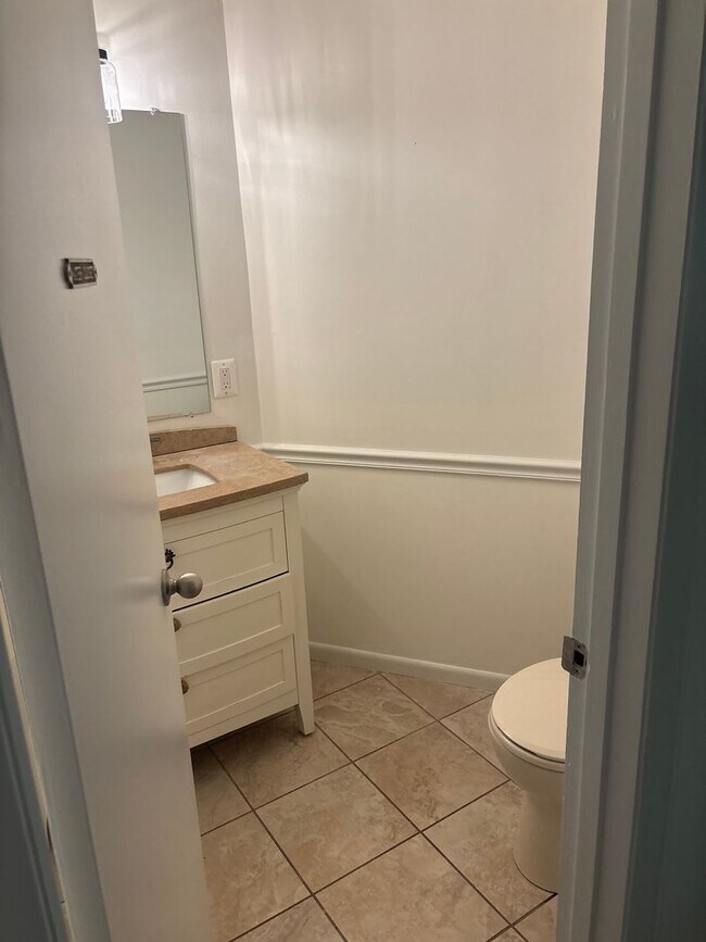 Building Photo - 2729 Poplar Ln