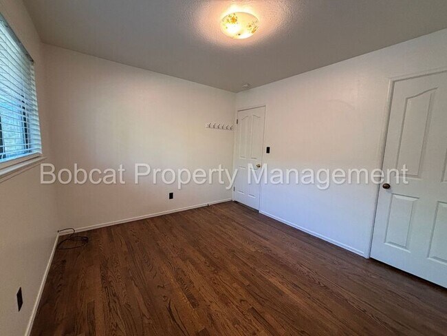 Building Photo - 750 Crain St