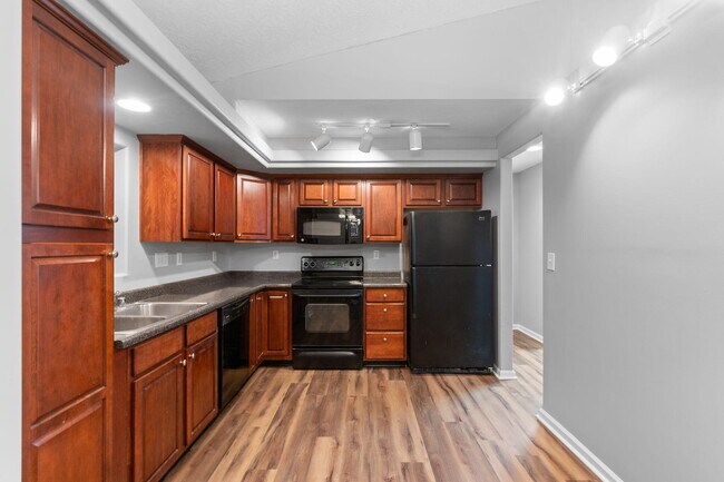 Building Photo - 305 Spring Valley Ln