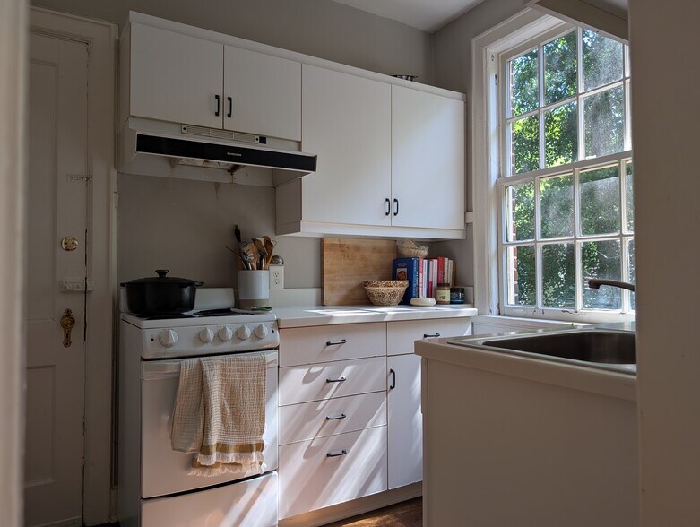Kitchen - 1765 Peachtree St NE