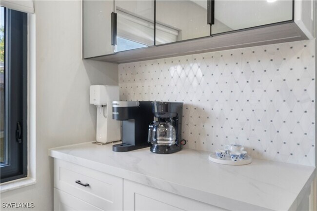 Building Photo - 659 108th Ave N