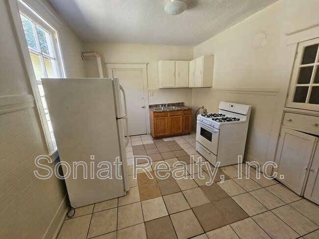 Building Photo - 8623 Jeannette St