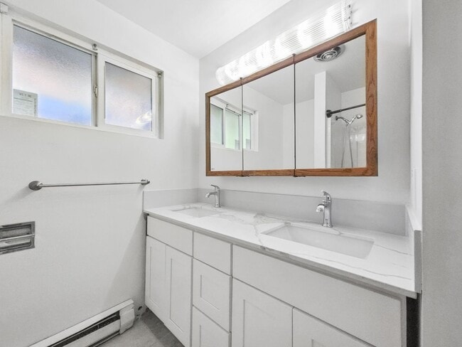 Building Photo - Charming Rambler Retreat Near Robinswood Park