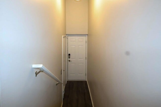Building Photo - 39194 Brookfield Dr