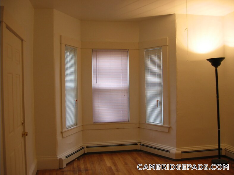 Building Photo - 357 Windsor St