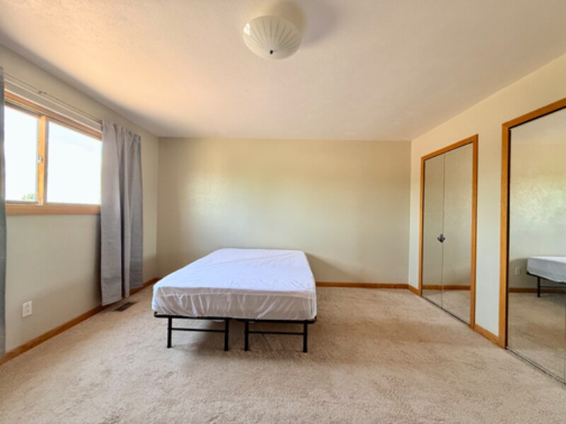 Building Photo - 301 W Mangrum Dr