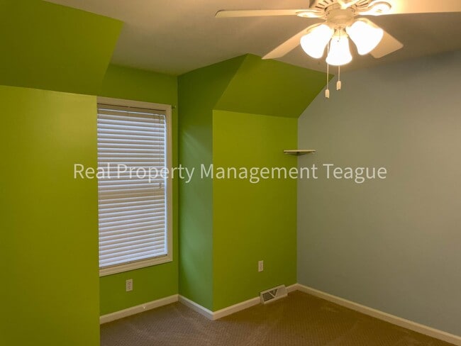 Building Photo - Beautiful Single Family Home