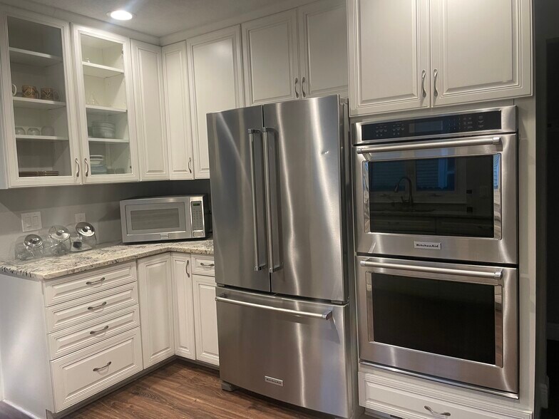 Building Photo - 205 W 26th Ave