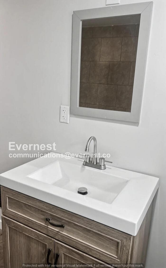 Building Photo - 2654 Eakin Rd