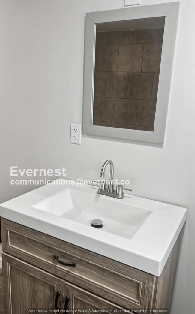 Building Photo - 2 Bed/1 Bath Home / Pet-Friendly / Vouchers Accepted / Available Now!