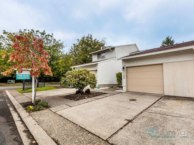 Building Photo - Inviting 2-Bedroom, 2.5 Bathroom Home in Gresham