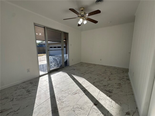 Building Photo - 136 Daniel Moore Ave