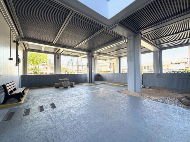 Building Photo - 2 Bedroom, 2 Bathroom, 1 Gated Parking (McCully)