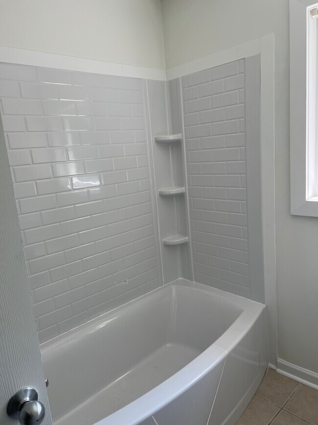 Building Photo - 4454 Roberta Cir