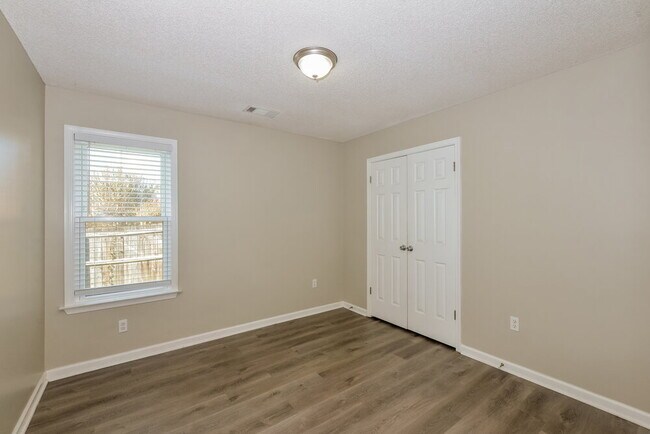 Building Photo - 2827 Fletcher View Dr