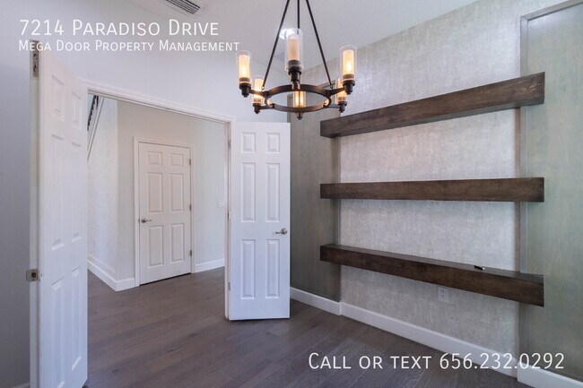 Building Photo - 7214 Paradiso Dr