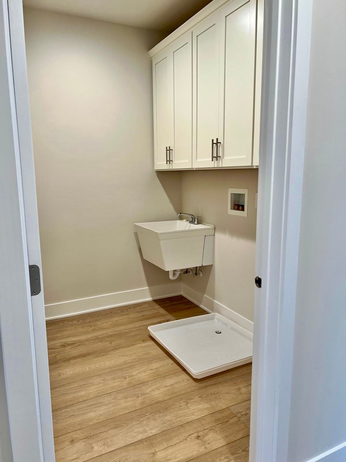 Laundry room - 609 Brewster Aly