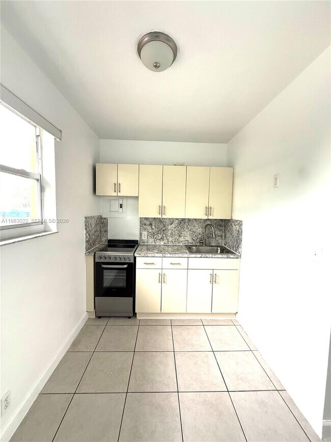 Building Photo - 1490 NW 43rd St