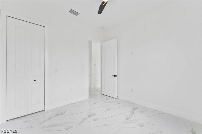 Building Photo - 548 Long Island St E