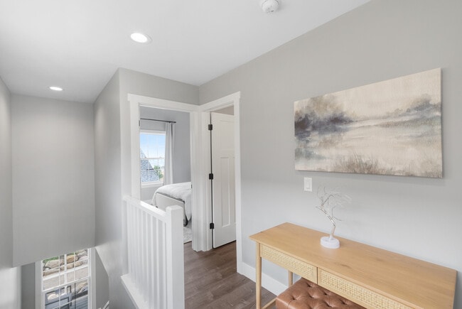 Building Photo - 100 Great Loop E Dr