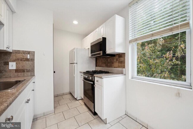 Building Photo - 1183 S 13th St