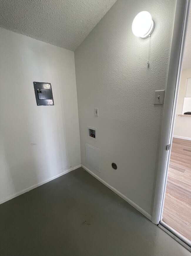 Building Photo - 312 Graphite Dr