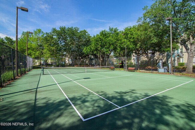 Building Photo - 13703 Richmond Park Dr N