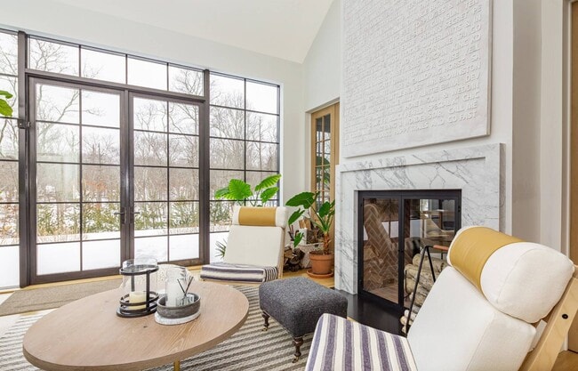 Building Photo - 13 Hilltop Ln