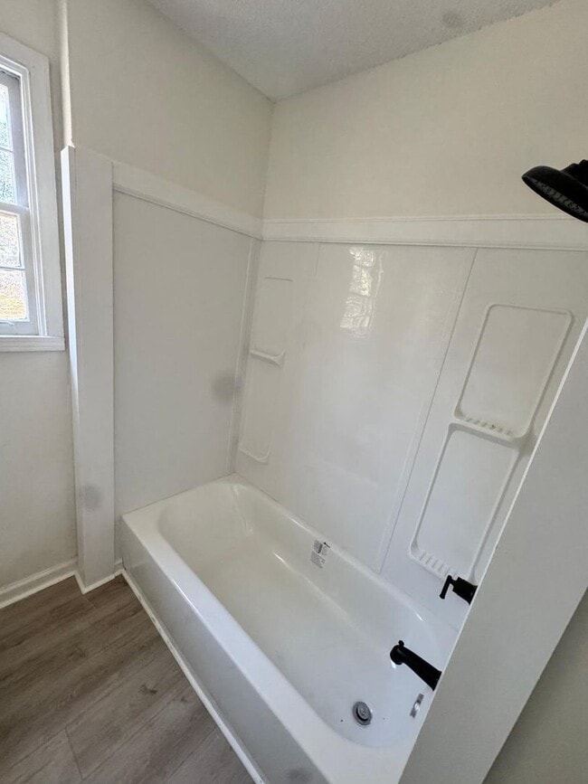 Building Photo - 2005 Mott Dr W