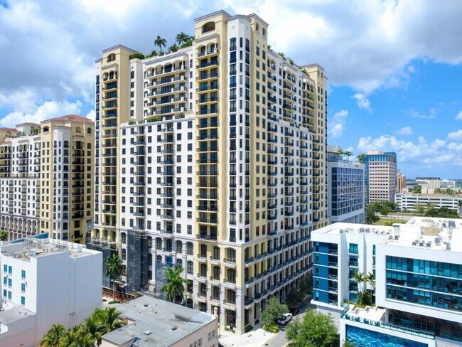 Building Photo - 701 S Olive Ave
