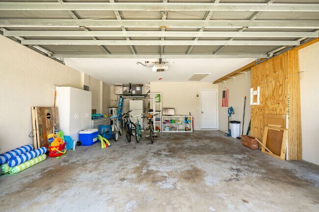 Building Photo - 924 SE 19th Ln