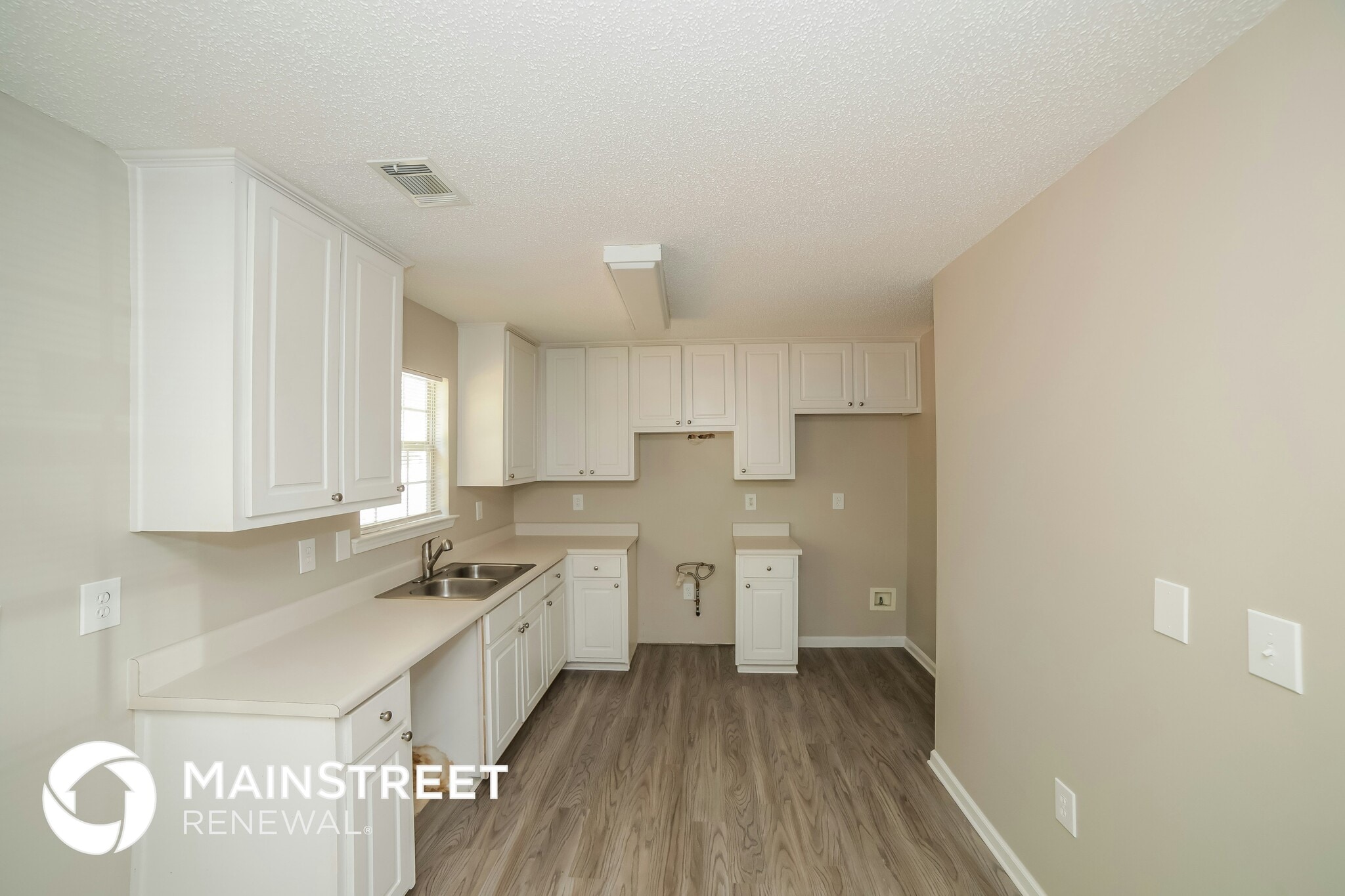 Building Photo - 5730 Village Loop