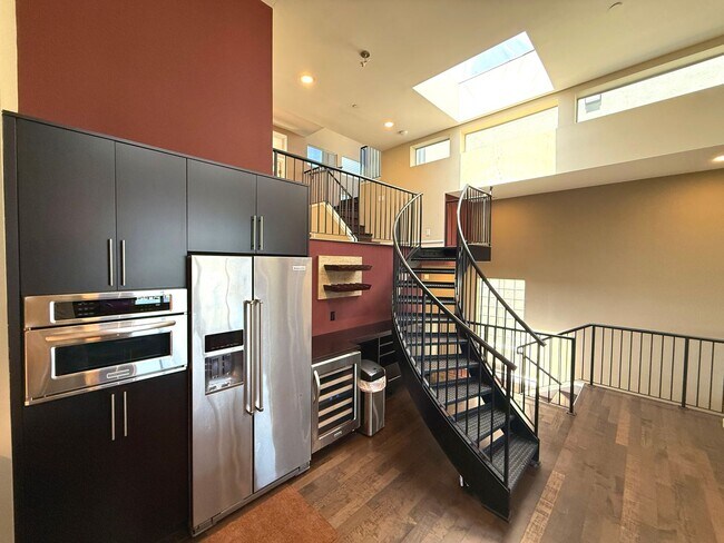 Building Photo - HUGE MODERN BRIGHT Potrero Hill Top Floor ...