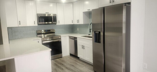 Building Photo - 59 Saxony B