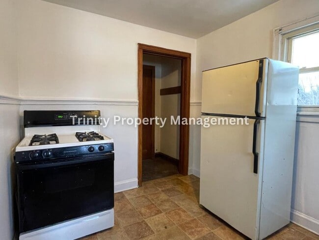 Building Photo - 649 Birch St