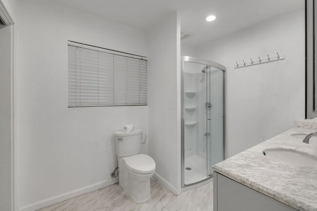 Building Photo - Charming 4 Bedroom / 3 Bathroom house in the lovely neighborhood of Lake View Terrace