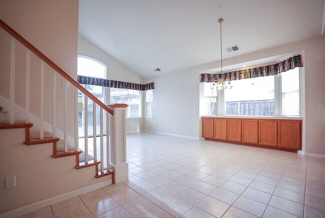 Building Photo - Charming Three Bedroom Napa Home Close to Queen of the Valley Medical Center