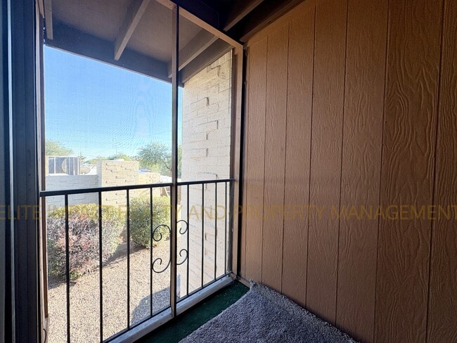 Building Photo - 1981 N Terraza de la Cienega