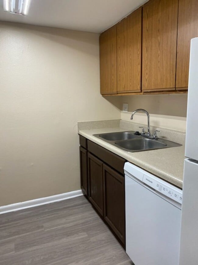 Building Photo - 260 W Van Fleet Dr